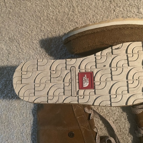 North face - Picture 2 of 5